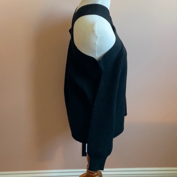 Line & Dot Sweater - Picture 3 of 4